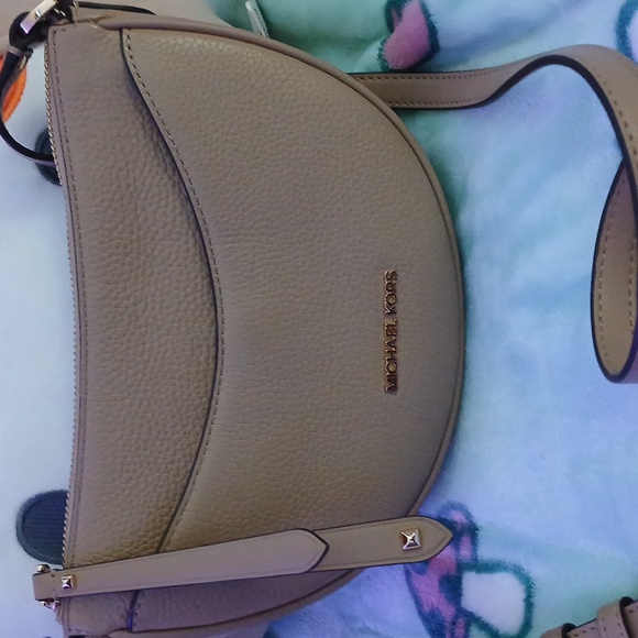 Authentic Michael Kors Dover Small Leather Crossbody Bag - Picture 2 of 9